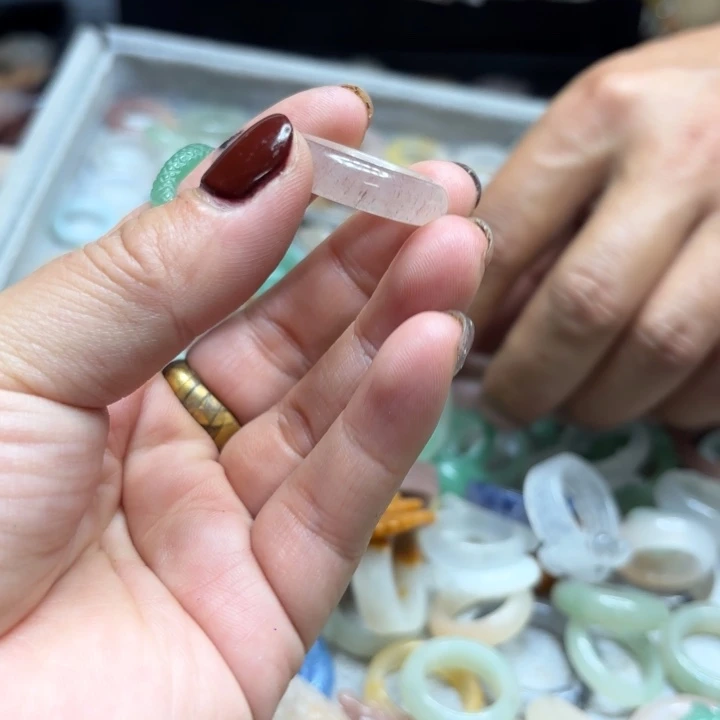 *****石英质玉未镶嵌手镯