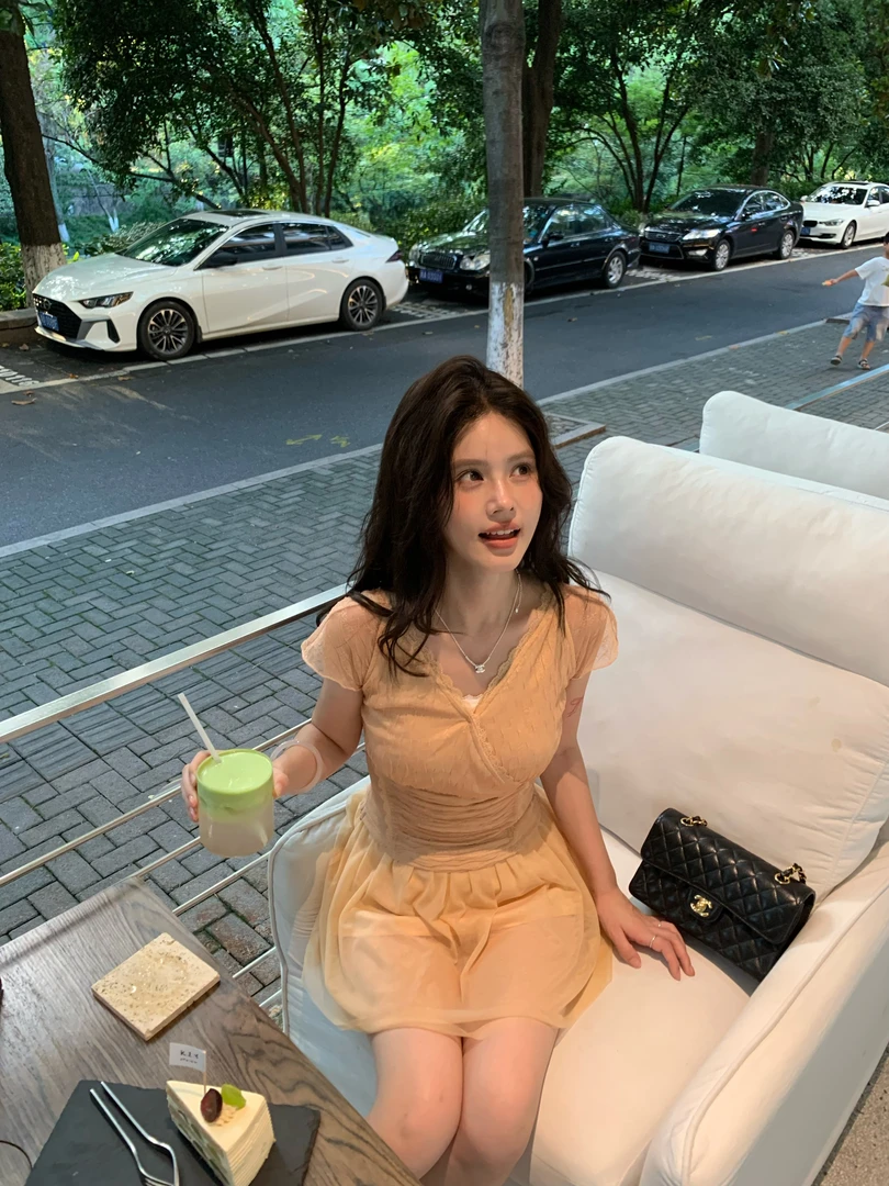 【花花】娇媚芭蕾~韩系V领交叉收腰蕾丝拼接上衣+高腰网纱蓬蓬短裙