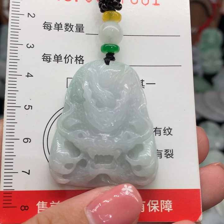 翡翠未镶嵌颈饰11