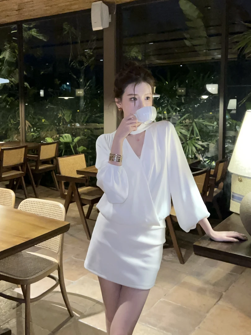 【芝士Cheese】 奶油泡芙 韩系早春清冷感白色V领飘带气质优雅衬衫