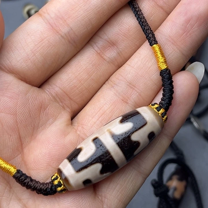 卷***空玛瑙/玉髓未镶嵌颈饰