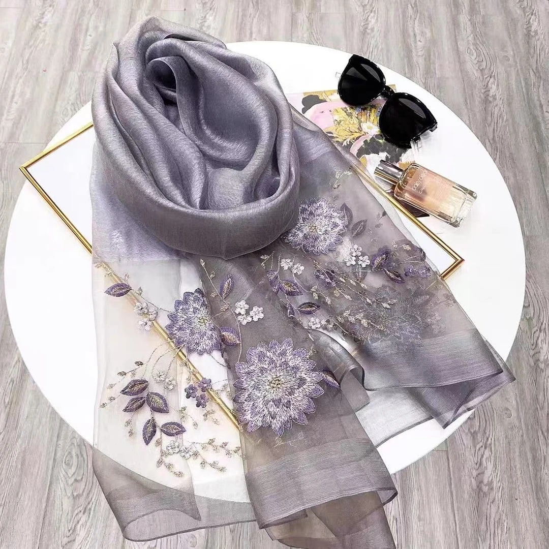 【灰色金丝皇菊】桑蚕丝羊毛刺绣百搭丝毛披肩丝巾70*190（337-R）