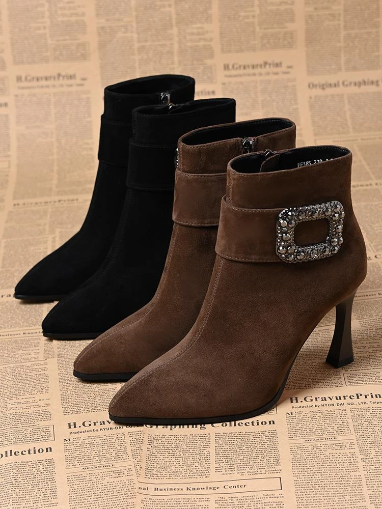 品牌真软皮水钻方扣短靴女2025秋冬款尖头细高跟侧拉链单靴时装靴