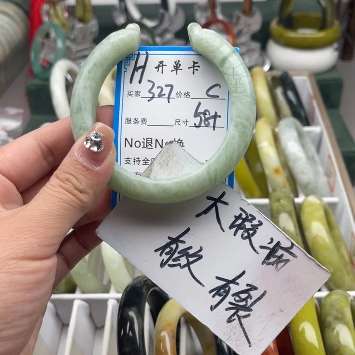 蛇纹石玉未镶嵌手镯