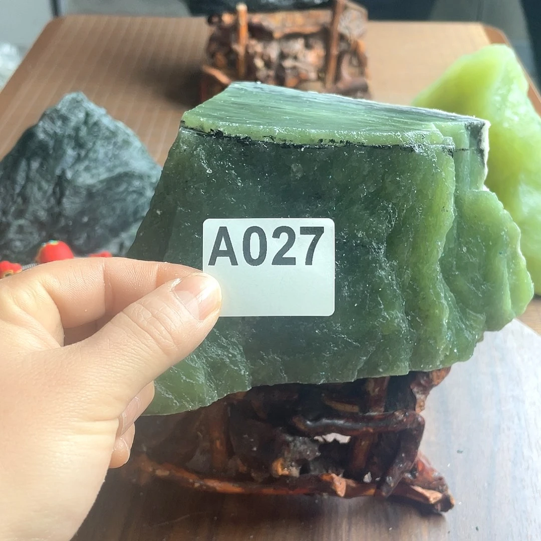 用***2蛇纹石玉未镶嵌珠宝奇石