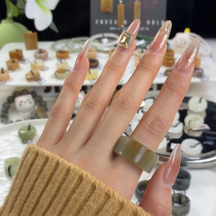 和田玉（糖玉）未镶嵌戒指j4且末糖直切18.3