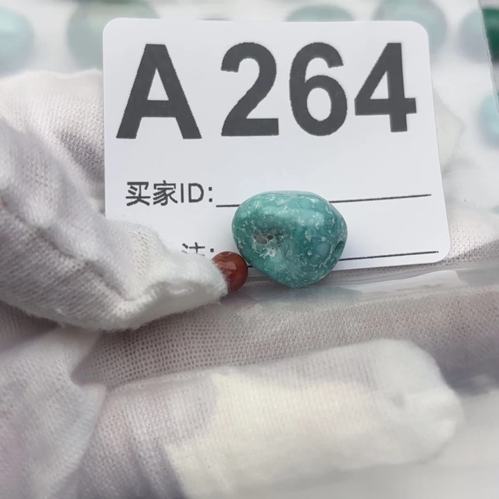 彭***南红玛瑙未镶嵌珠宝奇石