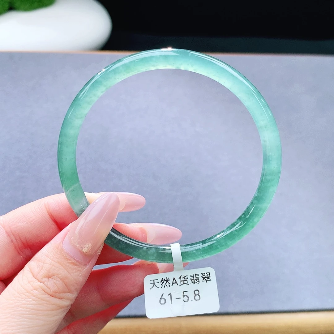 未镶嵌手镯（圆镯）翡翠