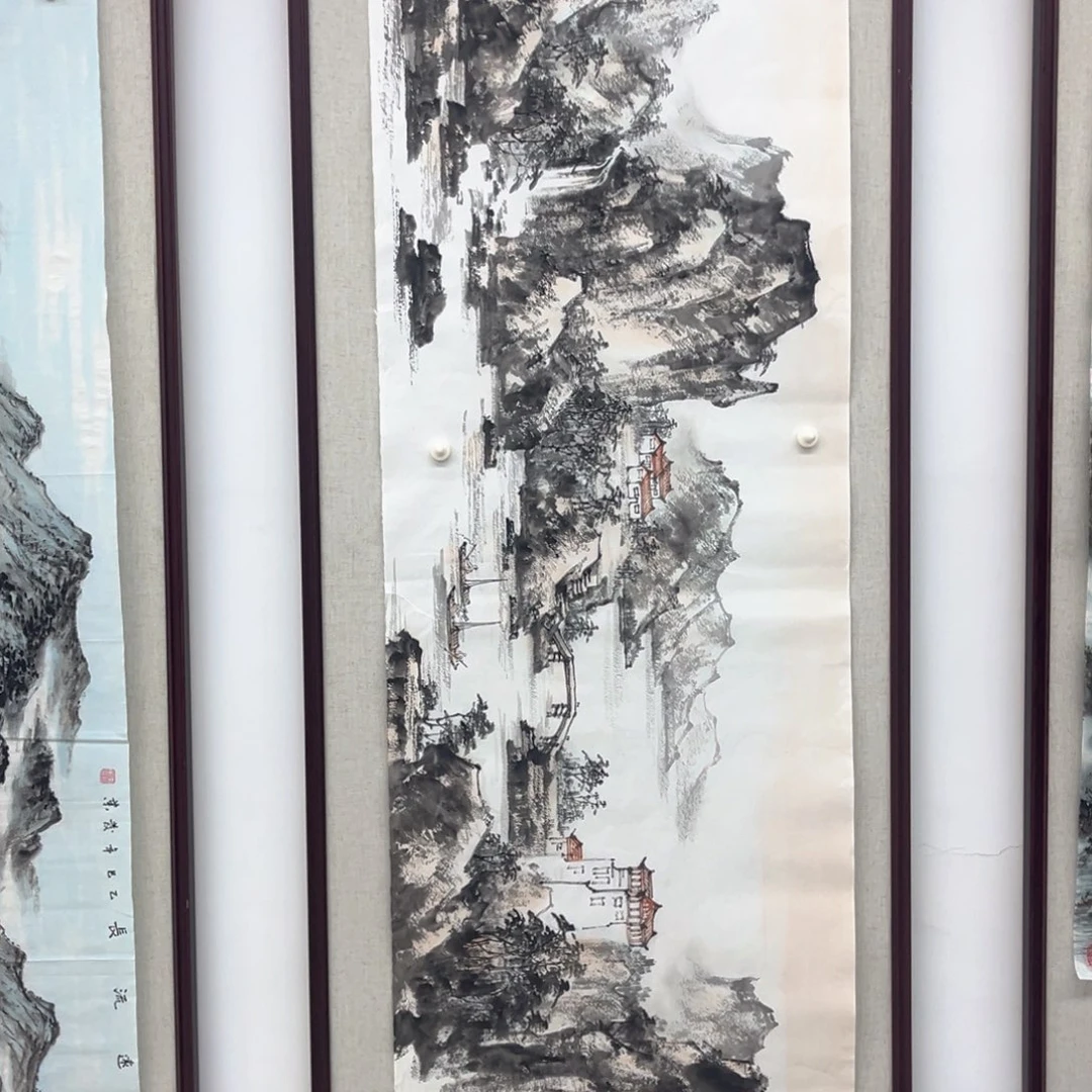 何***国画绘画作品多次参加