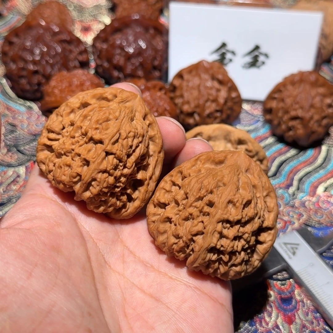 把件核桃1255三角南疆，尺寸45 42 43