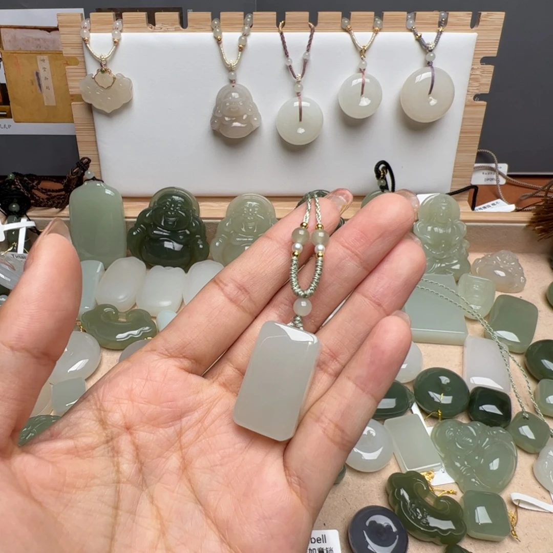 和田玉未镶嵌颈饰