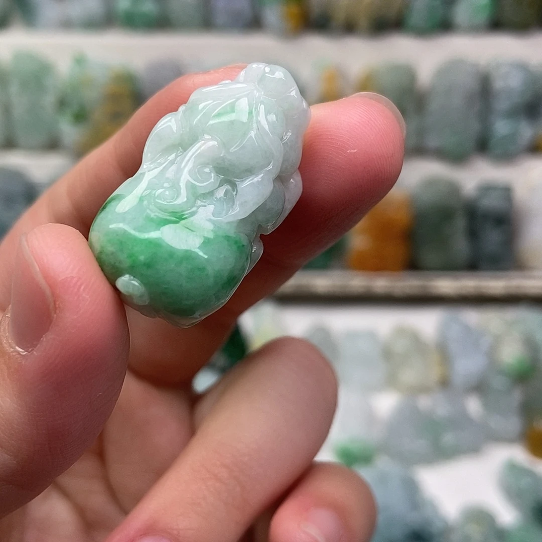 翡翠未镶嵌吊坠(赠链)