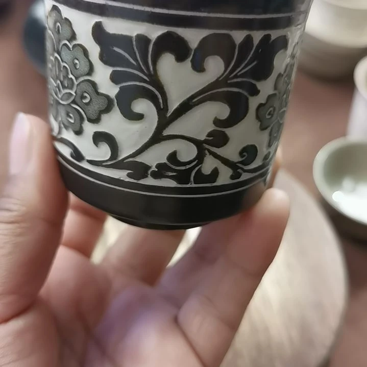 磁州窑黑剔花茶杯微瑕