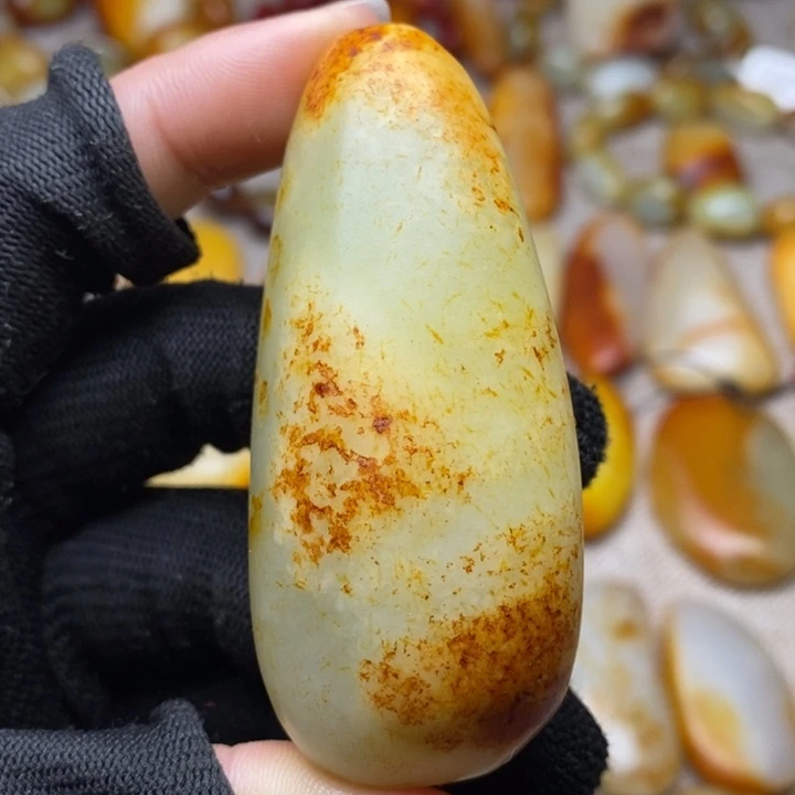 和田玉未镶嵌把件