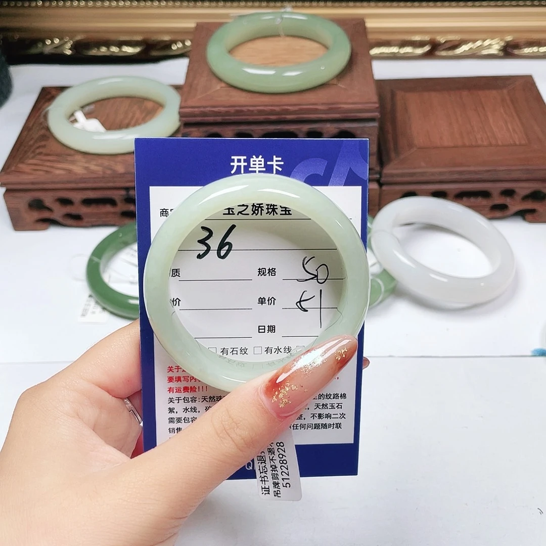 瑞***年和田玉未镶嵌手镯