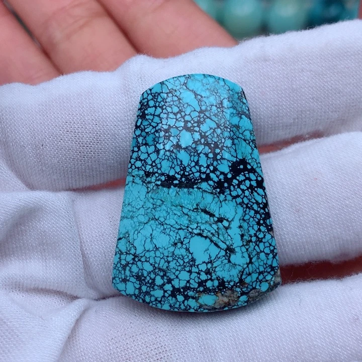 绿松石颈饰未镶嵌