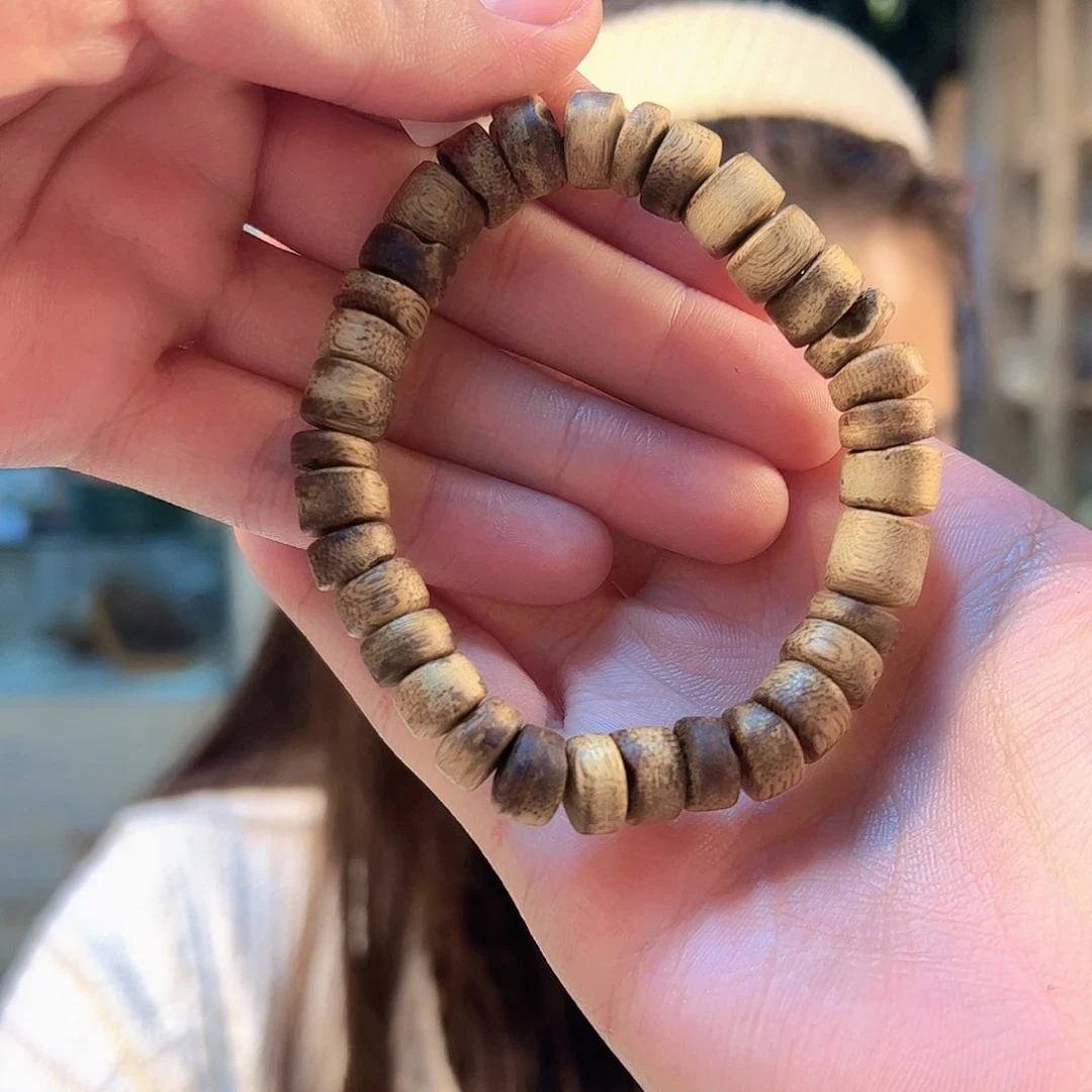 沉香手串香港天然野随型片珠8克+发货一条