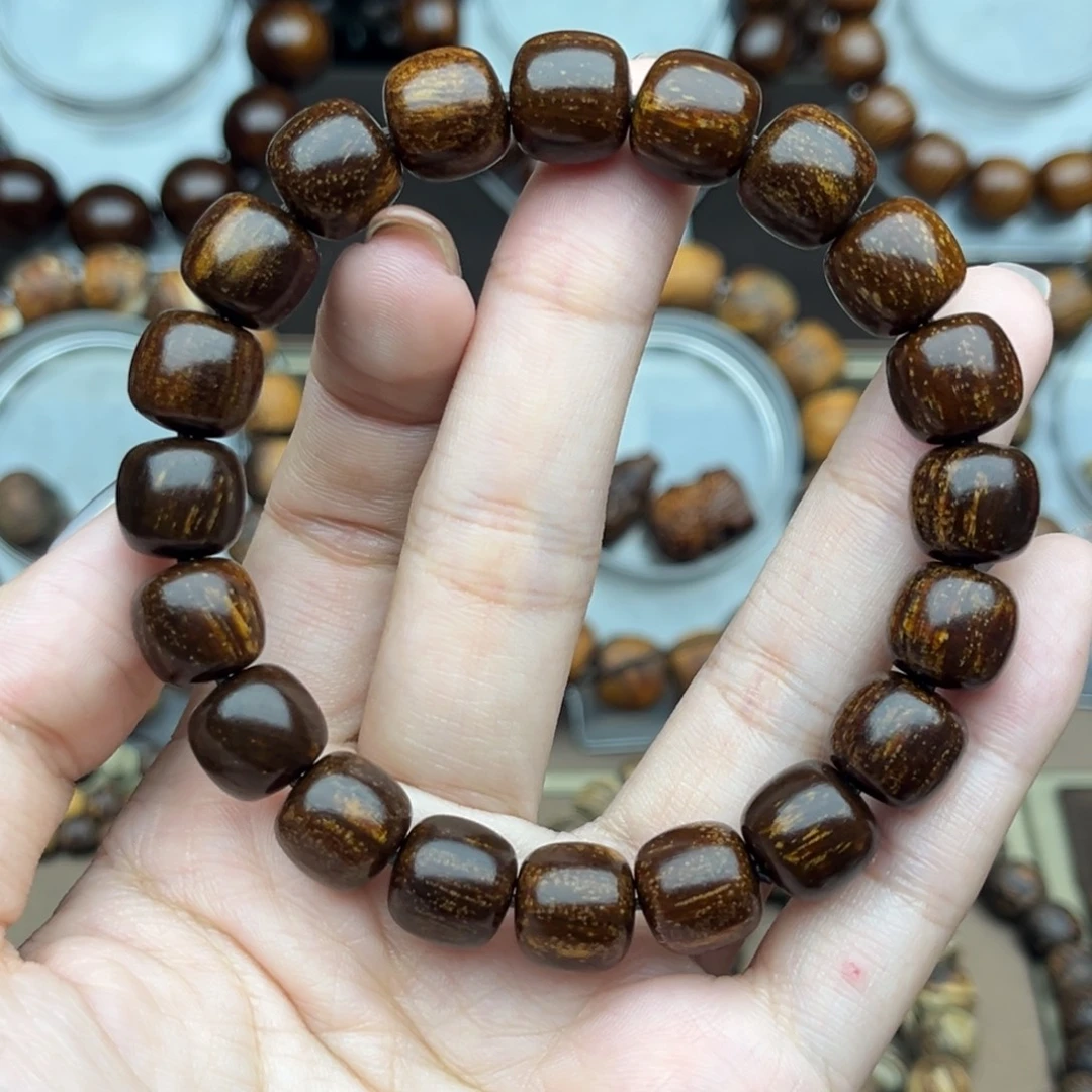 贡木巴布亚1/1.1血月冰星空