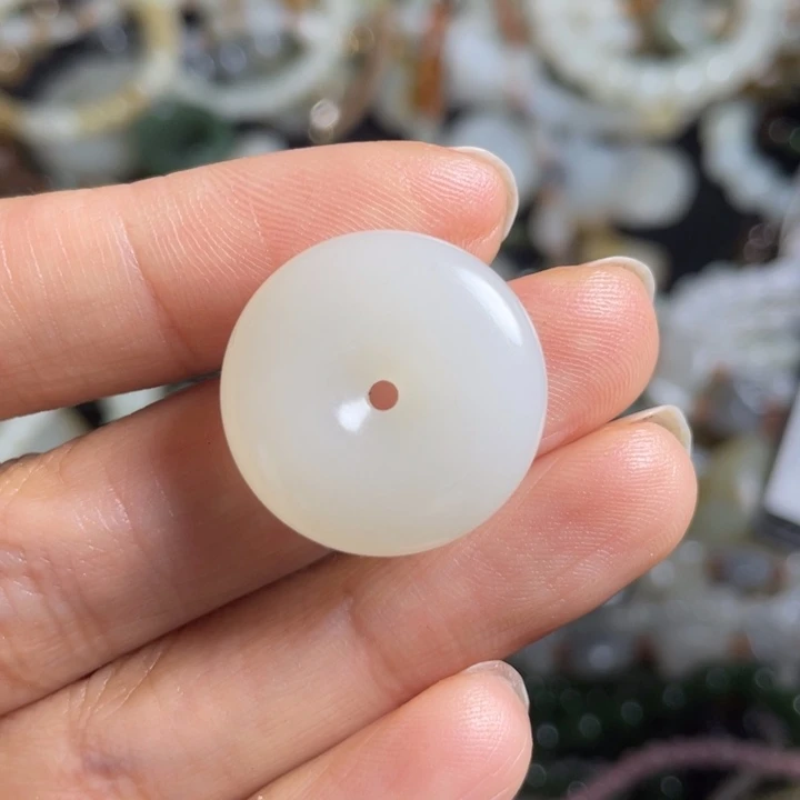 颈饰未镶嵌和田玉