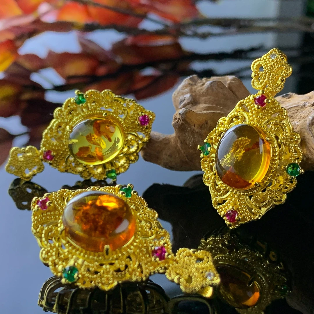 MT2892【福嘟嘟】琥珀红花虫草珀蛋面吊坠-送礼佳品-多样性只发一件