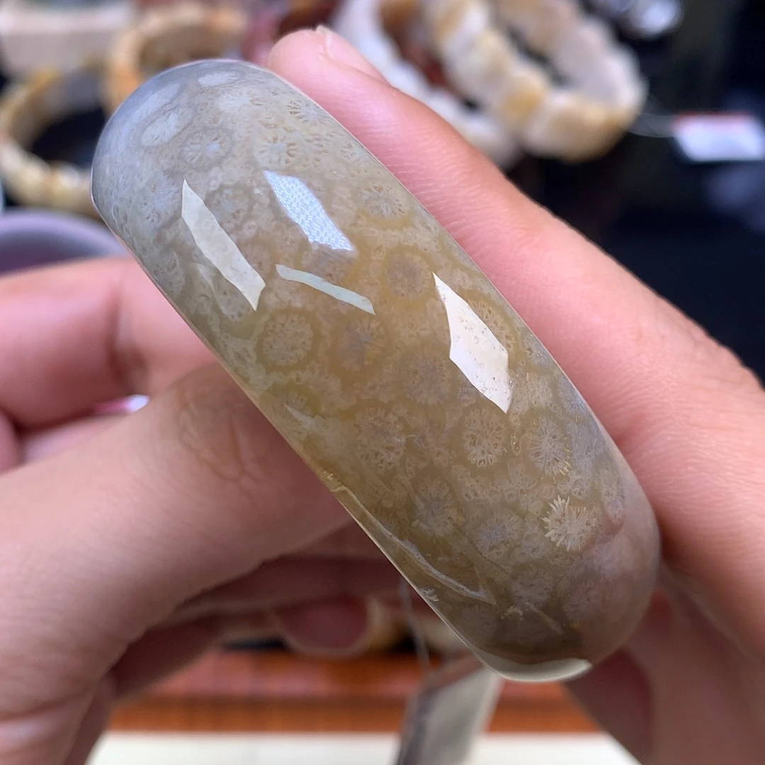 【闪购商品】颈饰未镶嵌硅化珊瑚（珊瑚玉）18号54.5圈背面蓝心花花