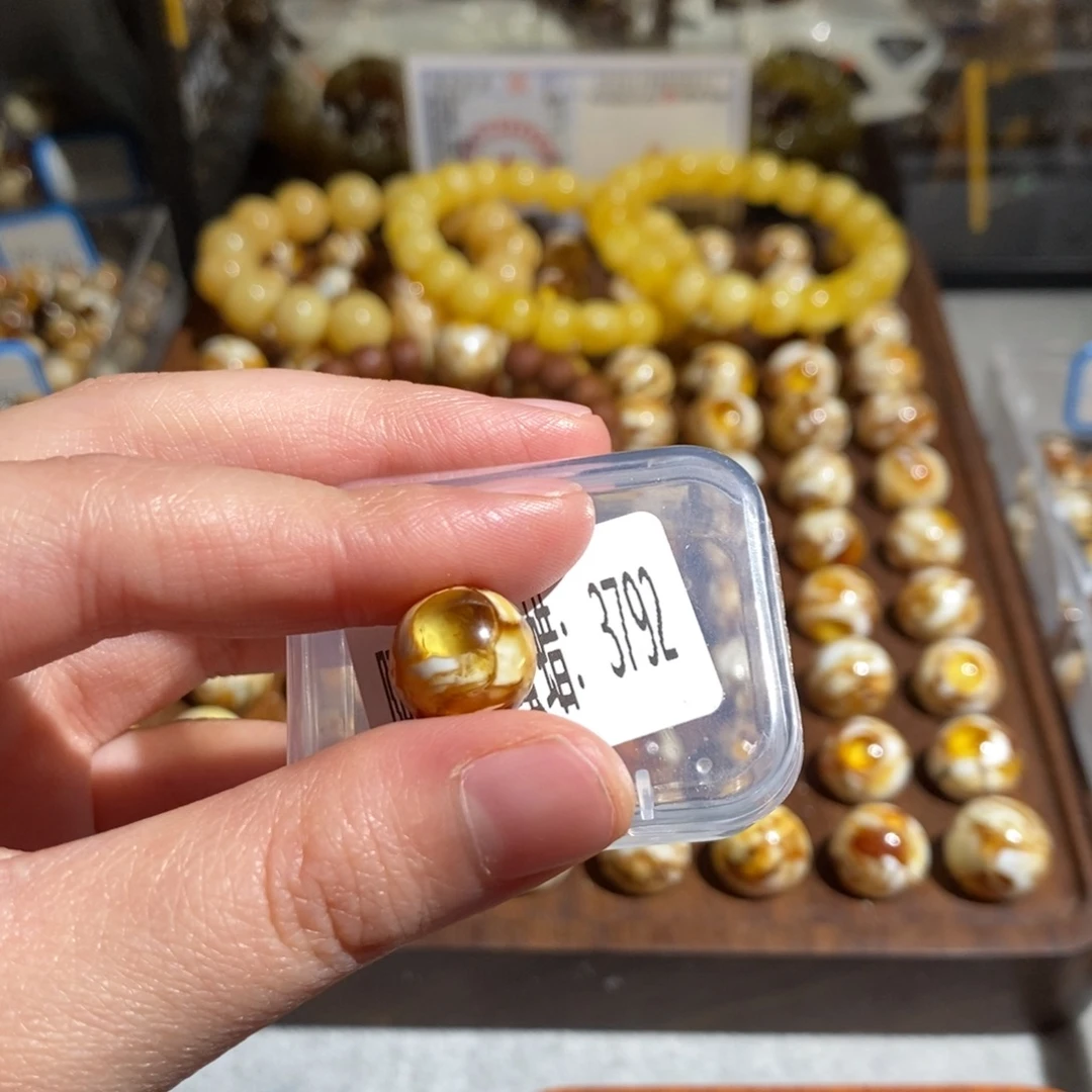 吊坠猴头核桃沁色蜜蜡圆珠老型3792