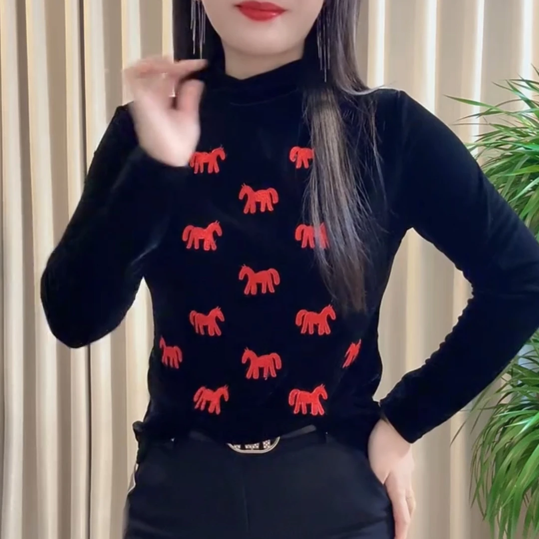 时尚洋气黑色半高领弹力丝绒小马打底衫