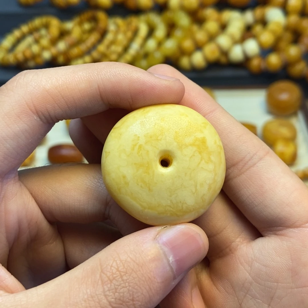 蜜蜡未镶嵌珠宝奇石