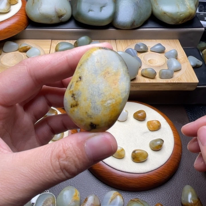 和田玉未镶嵌颈饰9