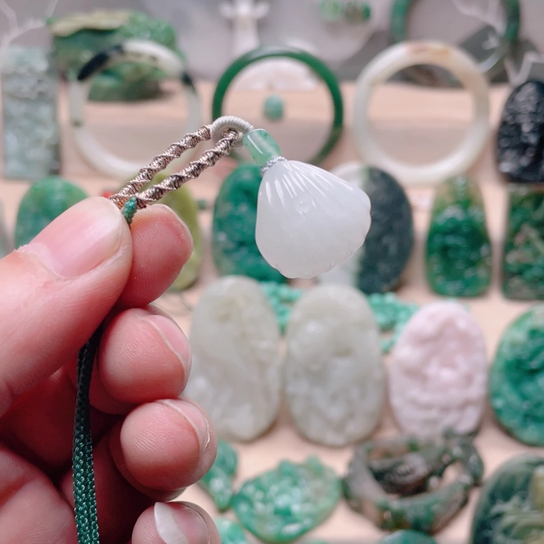 独山玉未镶嵌颈饰