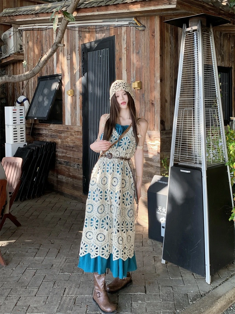 2025春夏新款复古度假风镂空钩花罩衫孔雀蓝吊带连衣裙气质碎花