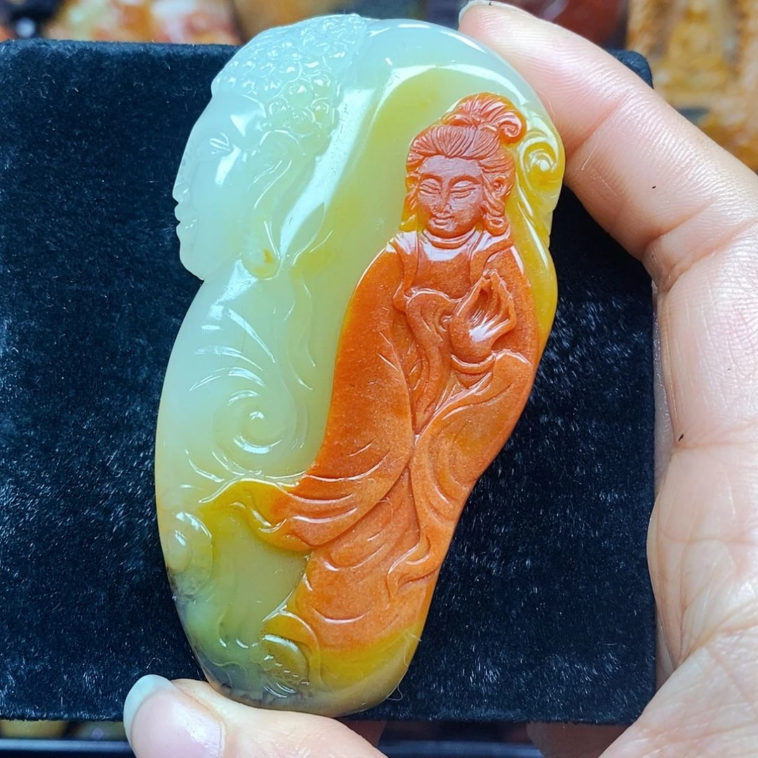 未镶嵌石英质玉（黄龙玉）颈饰