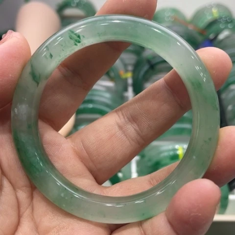 石英质玉手镯未镶嵌刘***