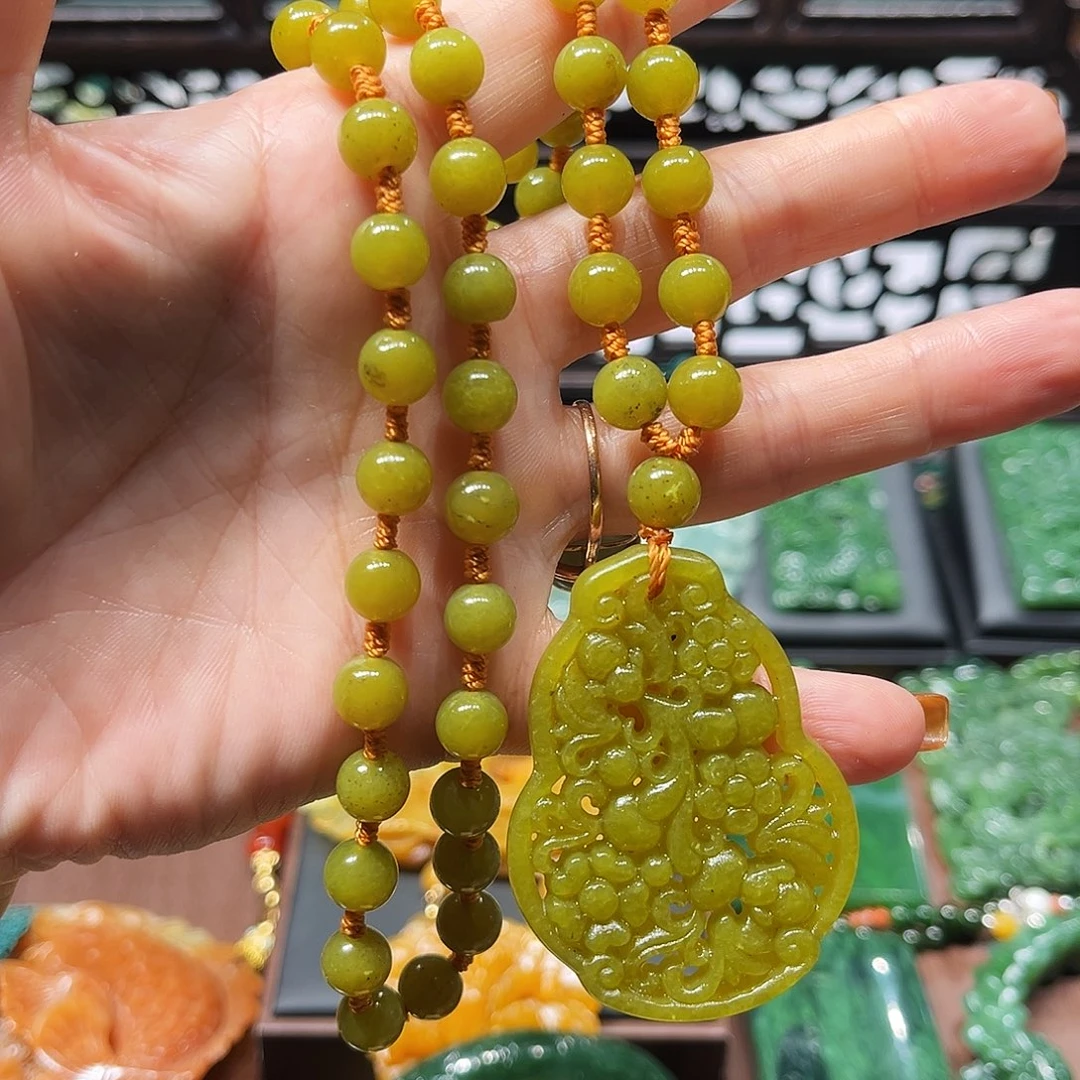 未镶嵌蛇纹石玉吊坠