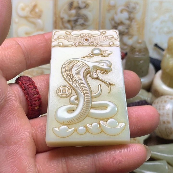 和田玉挂件未镶嵌棱*