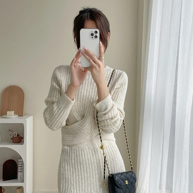 气质优雅交叉收腰显瘦时尚套装女秋冬新款内搭毛衣+半身裙两件套