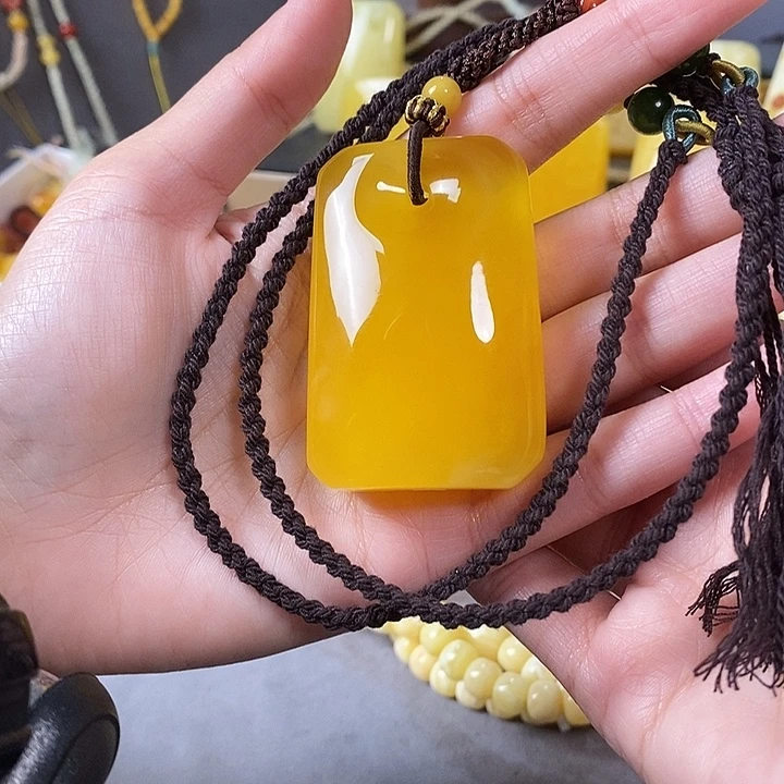 琥珀未镶嵌裸石无事牌