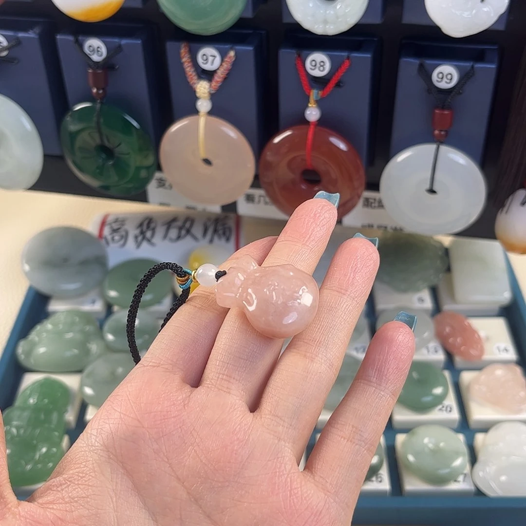 石英质玉合金颈饰