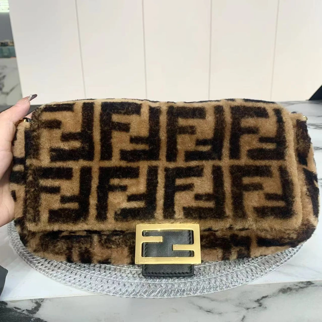 99新 FENDI/芬迪 老花棕色羊毛皮法棍单肩包