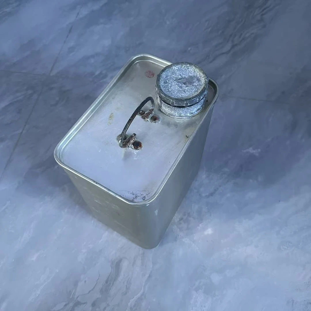 全新瑕疵7.5公斤食用油桶