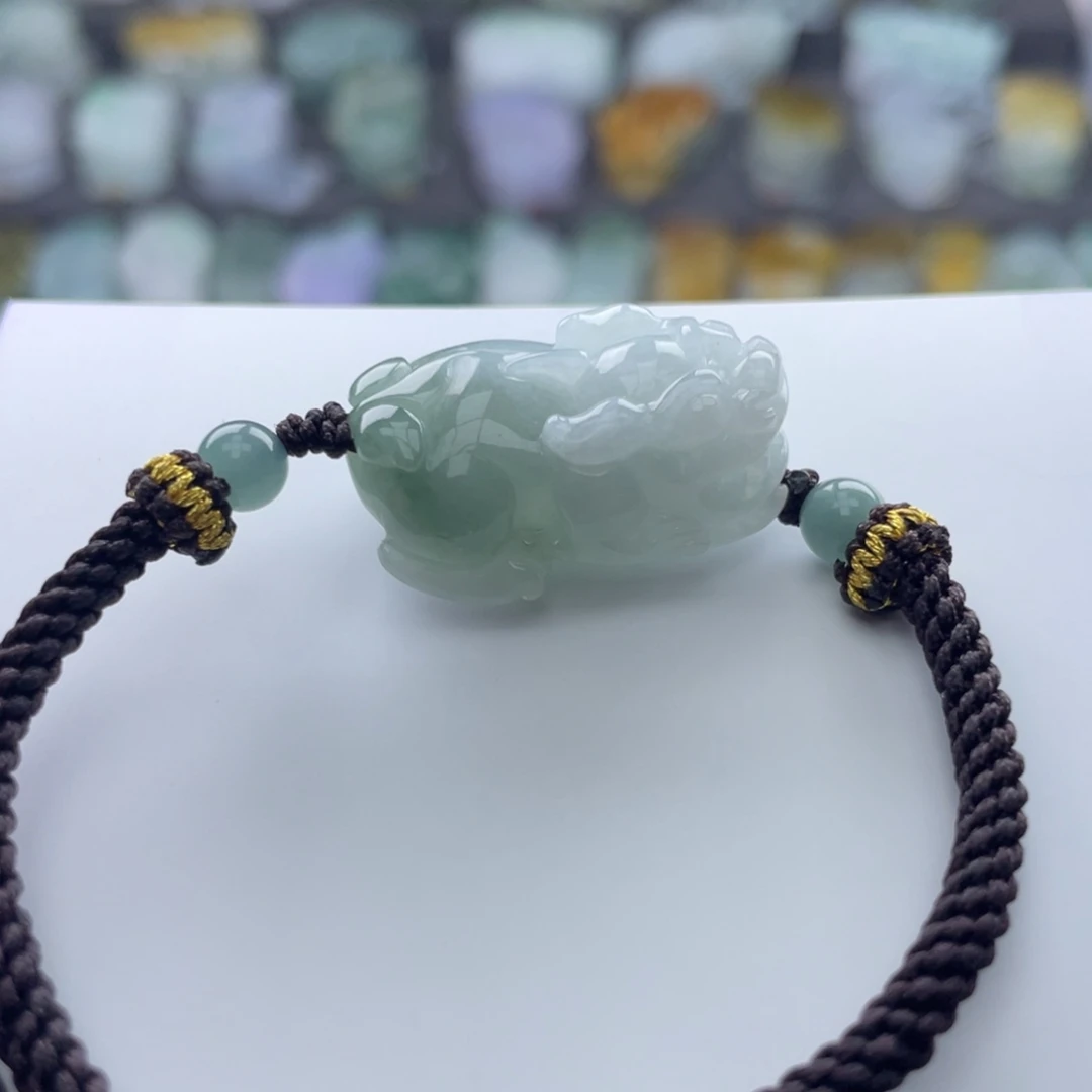 翡翠未镶嵌颈饰貔貅