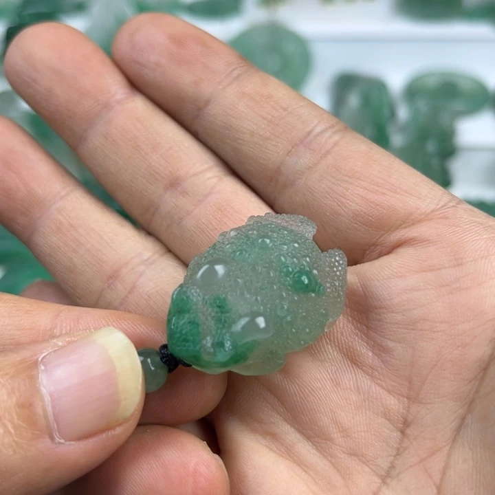 石英质玉未镶嵌颈饰
