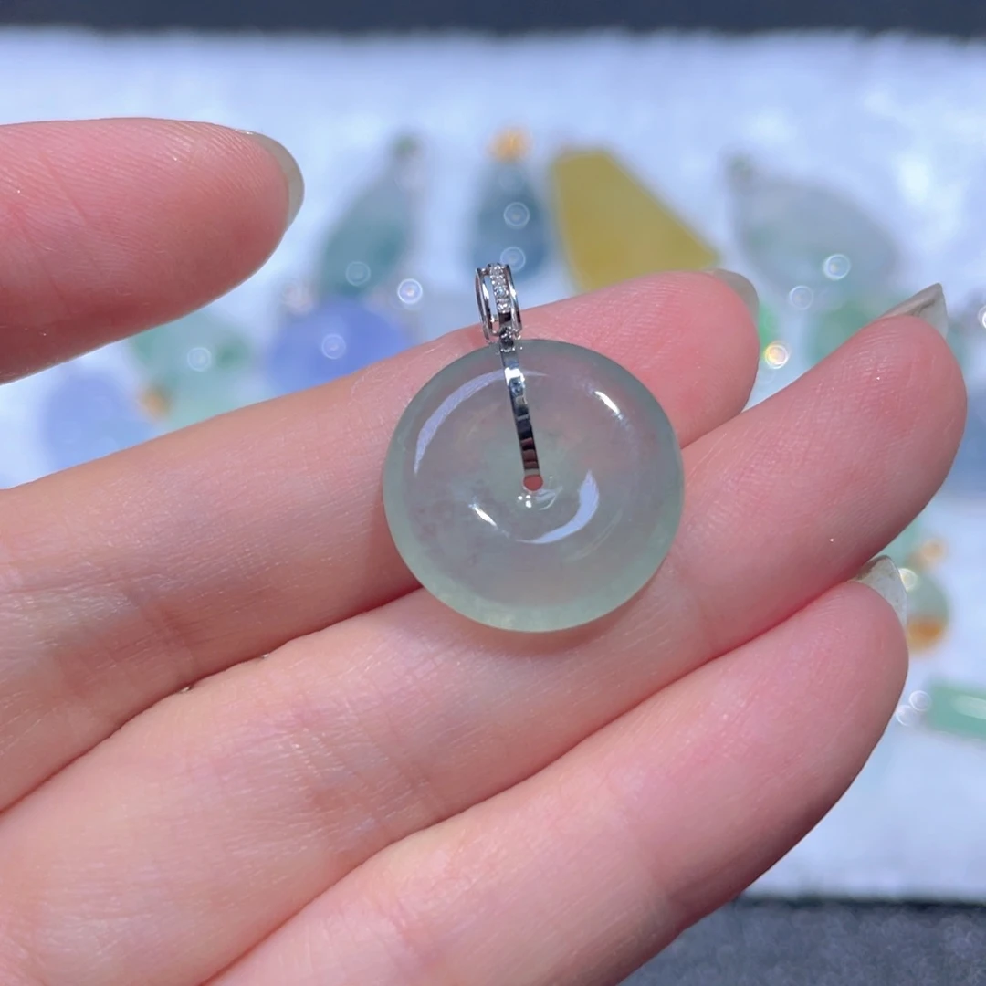 翡翠18K金镶嵌颈饰翡翠