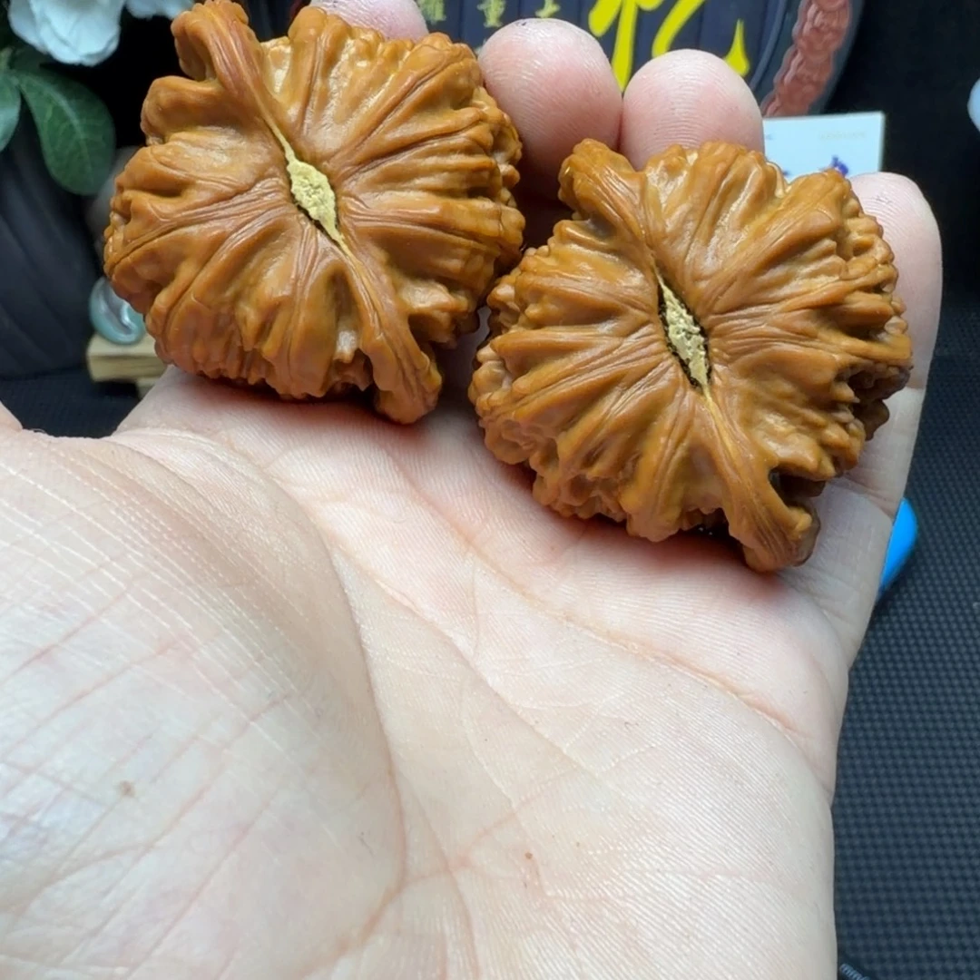 浮***。吊坠文玩核桃白狮子