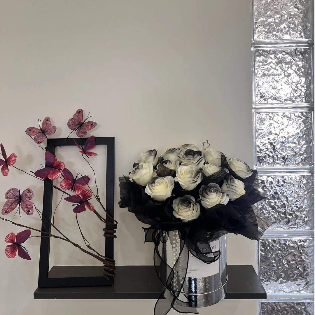 19朵黑骑士抱抱桶花束鲜花全国配送情人节花束送女友老婆生日礼物