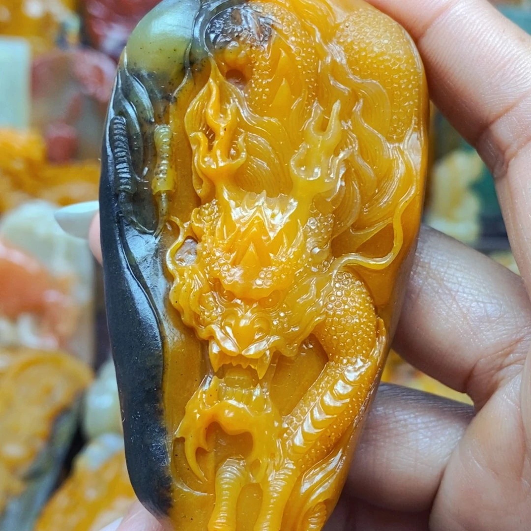 石英质玉（黄龙玉）未镶嵌颈饰