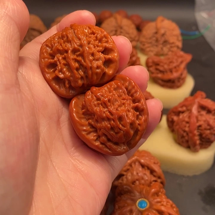 曹***傅文玩核桃吊坠工艺核桃