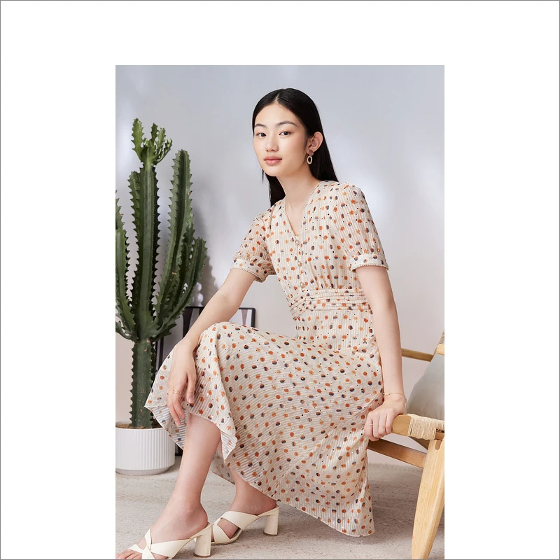 Goodland美地女装夏季钉珠V领饰扣收腰波点印花连衣裙LC63205636