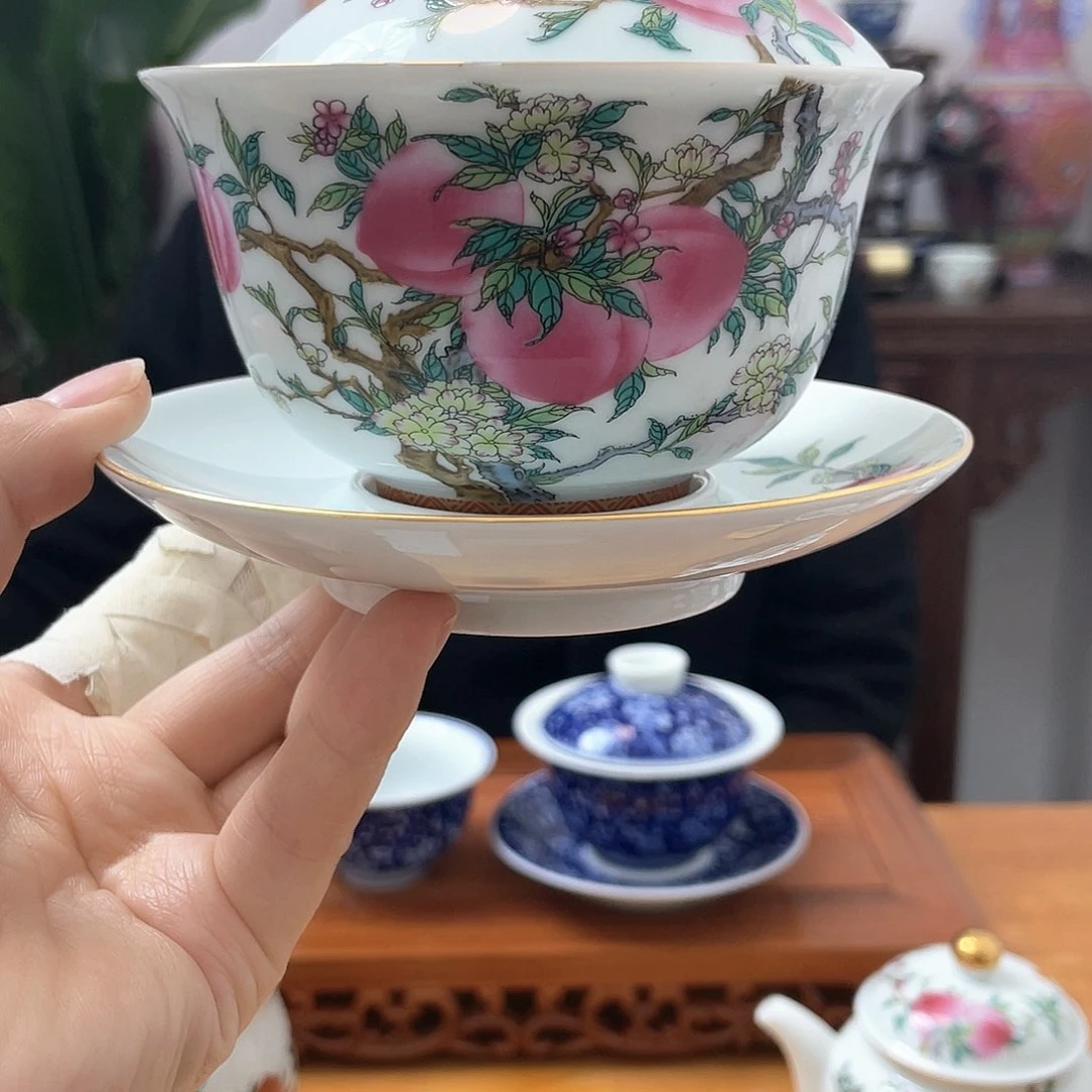 景德镇陶瓷粉彩桃子盖碗