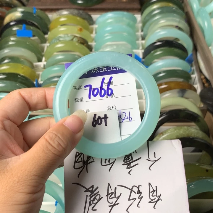 未镶嵌蛇纹石玉手镯r****程7066